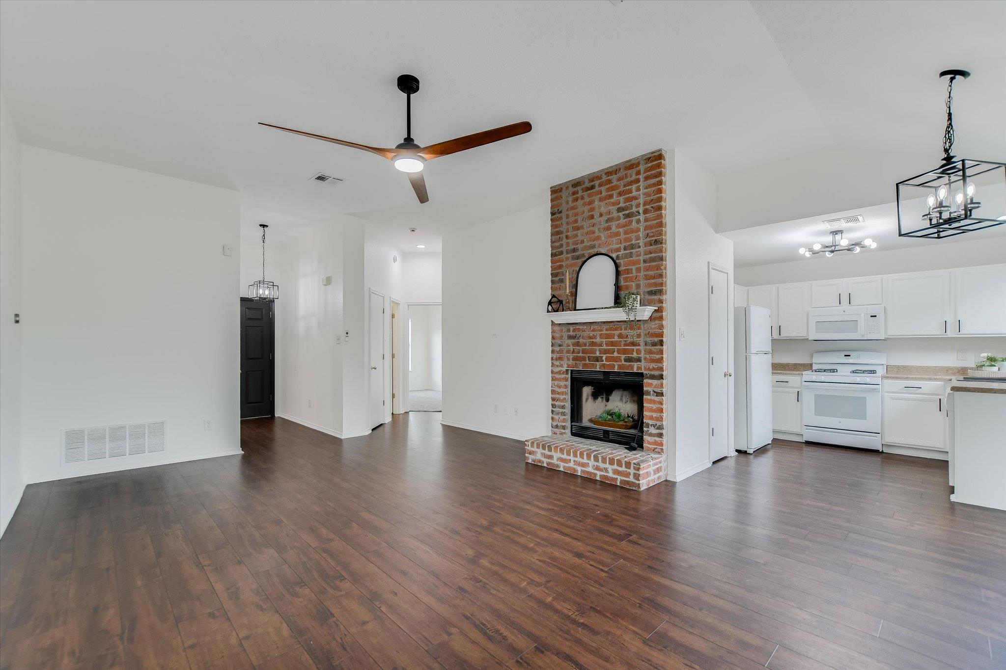 1201 Madrone Trl, Leander, TX 78641