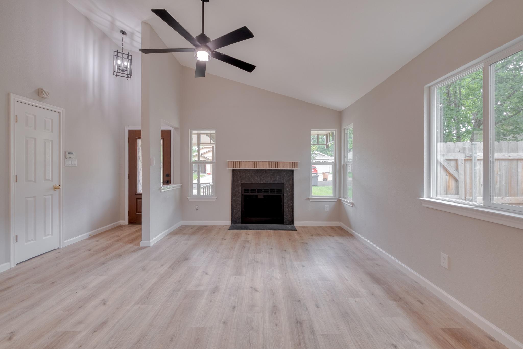 905 Wickfield Ln, Austin, TX 78753