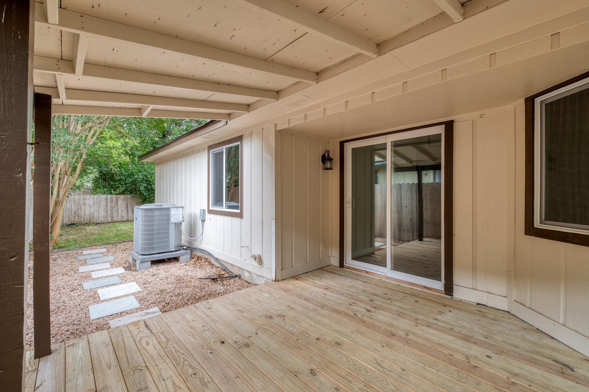 905 Wickfield Ln, Austin, TX 78753