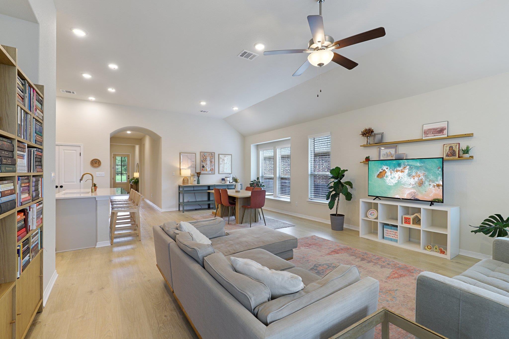 124 FOUNTAIN GRASS Dr, San Marcos, TX 78666