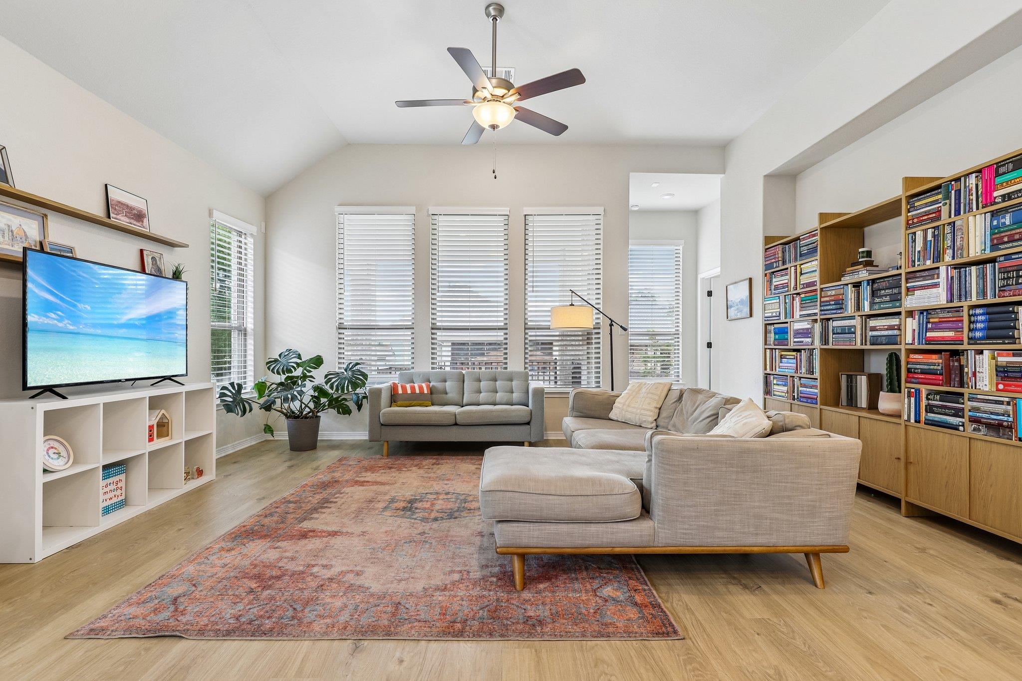124 FOUNTAIN GRASS Dr, San Marcos, TX 78666