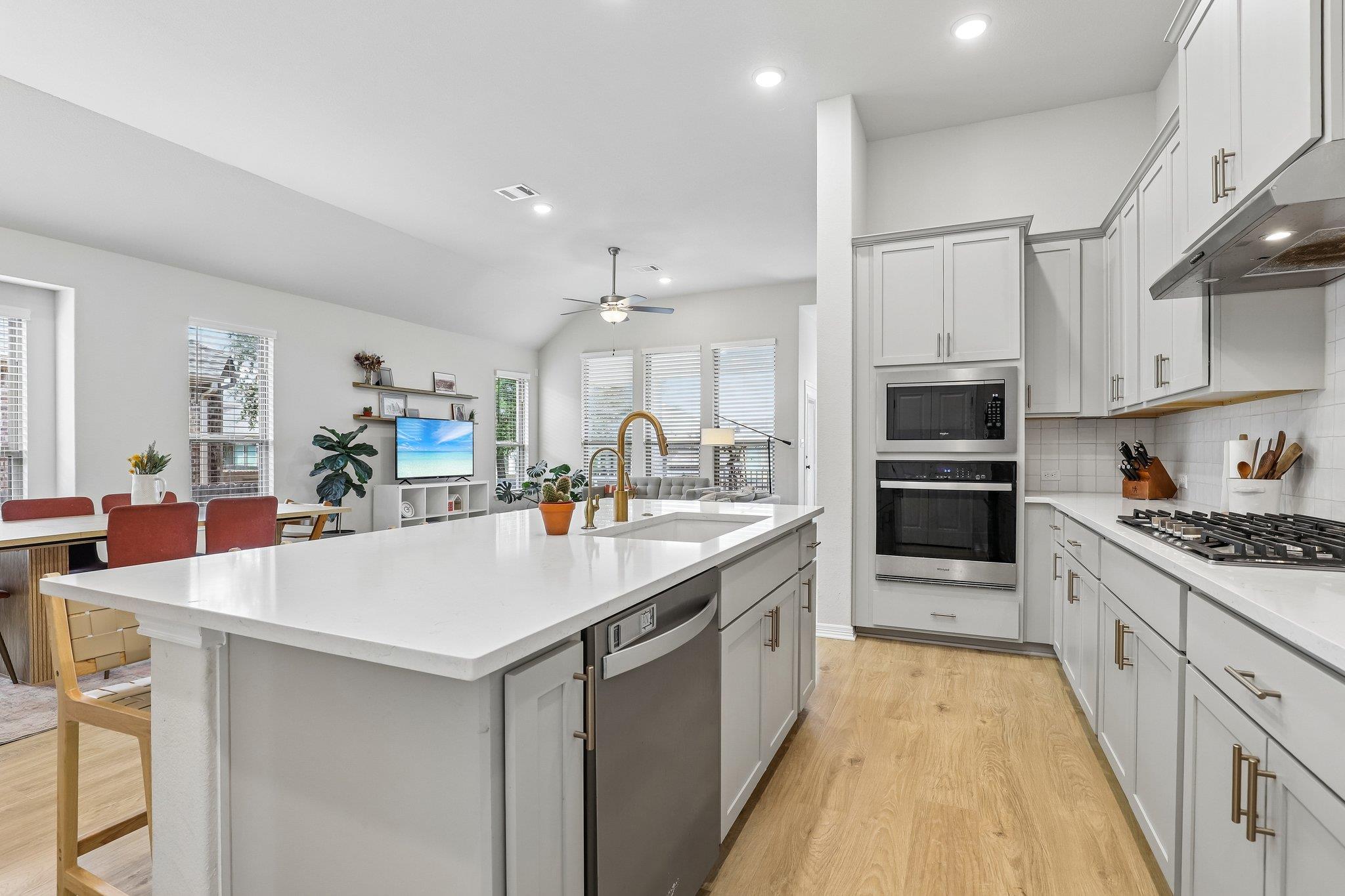 124 FOUNTAIN GRASS Dr, San Marcos, TX 78666