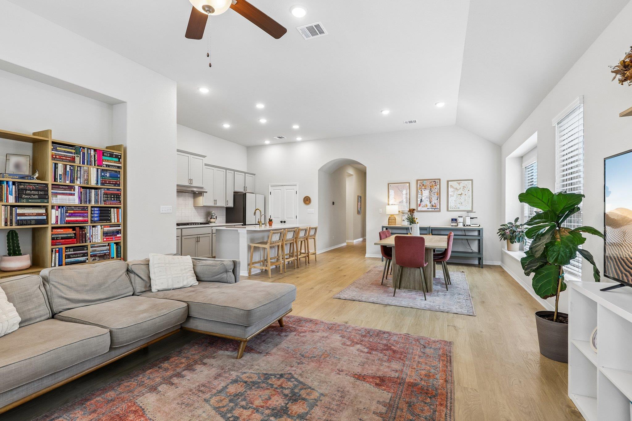 124 FOUNTAIN GRASS Dr, San Marcos, TX 78666