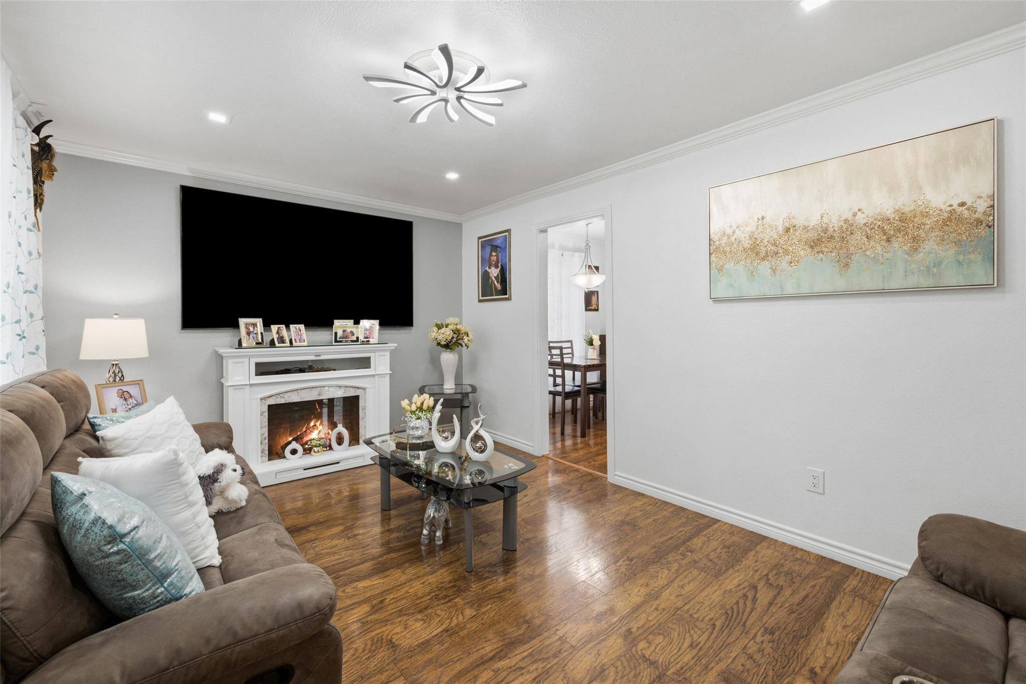 718 Kimbro St, Taylor, TX 76574