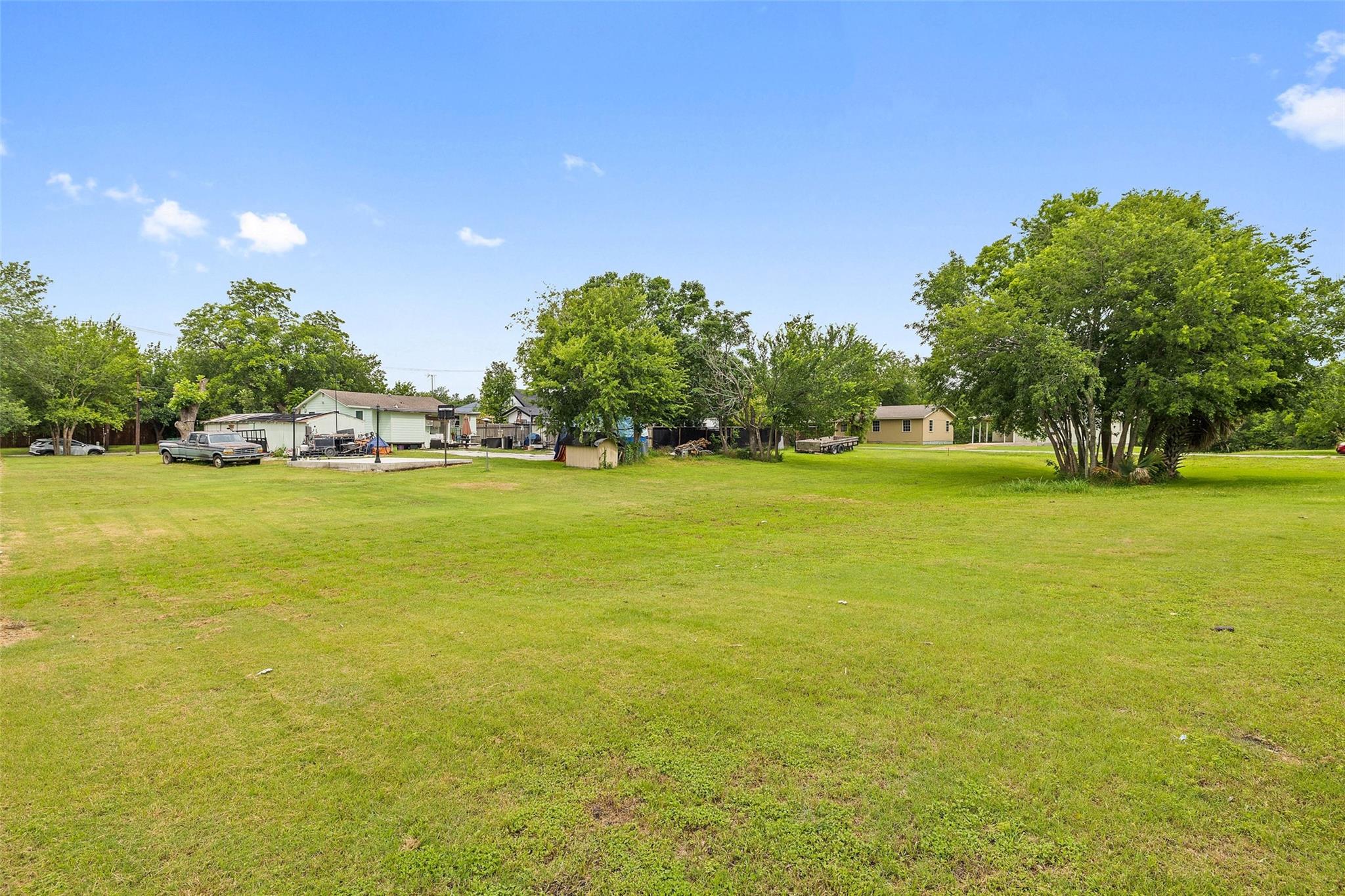 718 Kimbro St, Taylor, TX 76574