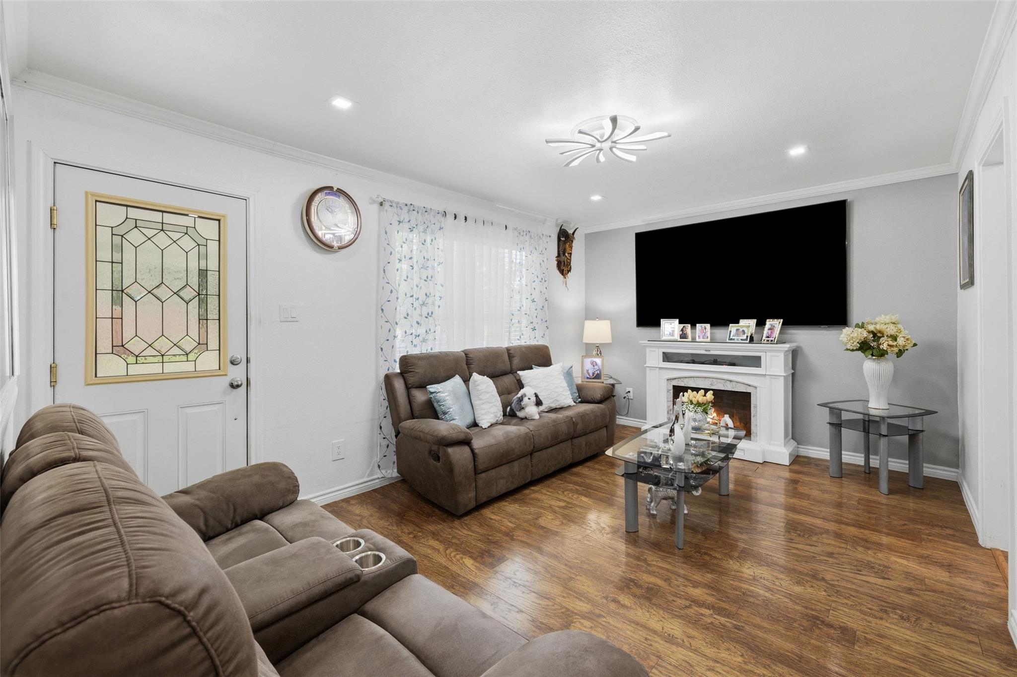 718 Kimbro St, Taylor, TX 76574