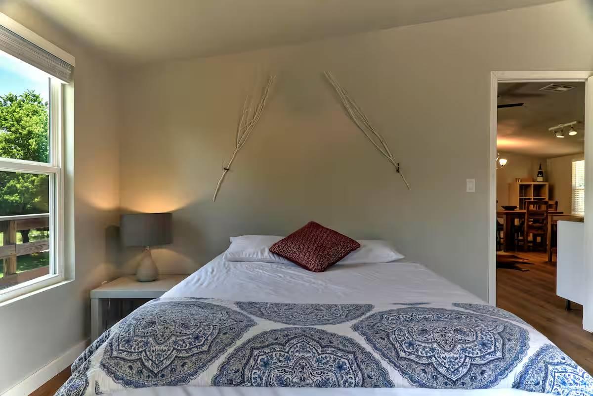 8807 High Valley Rd, Austin, TX 78737