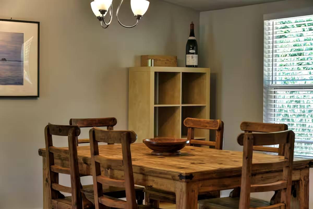 8807 High Valley Rd, Austin, TX 78737