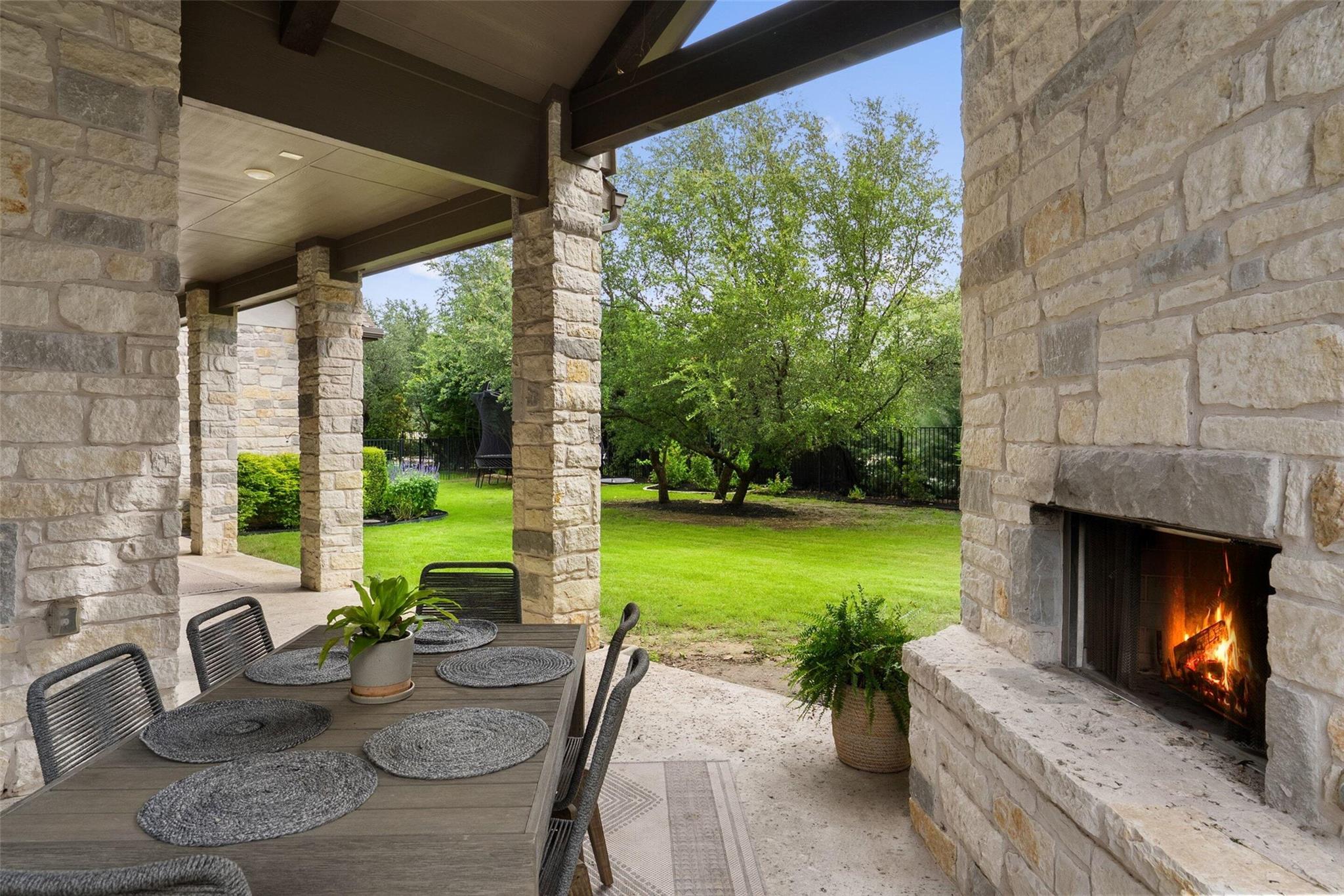 404 Woodside Ter, Austin, TX 78738