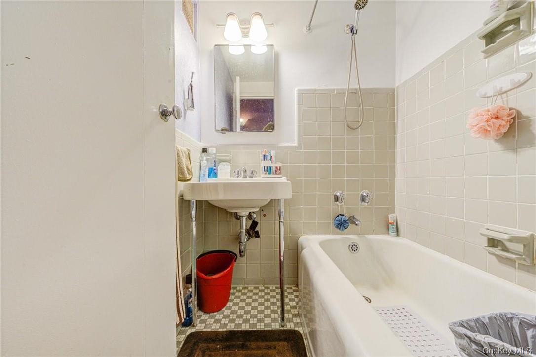 8 Fordham Hill Oval # 12c, Bronx, NY 10468
