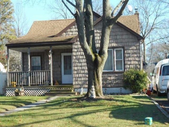 51 Daisy Street, East Patchogue, NY 11772