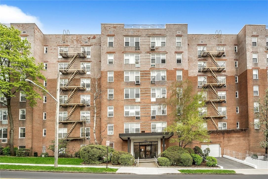 1 Oakridge Place # 1M, Eastchester, NY 10709