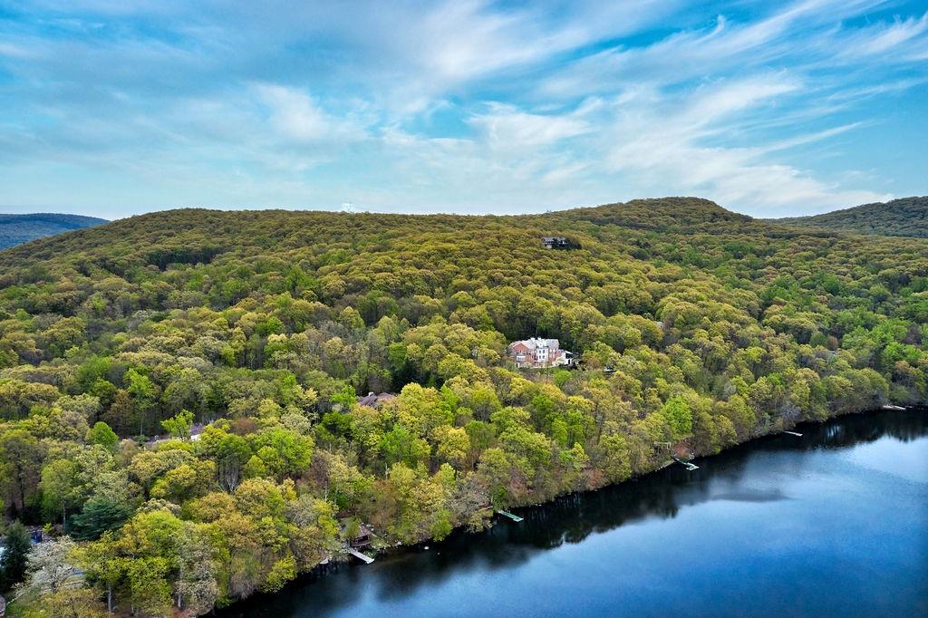 1 Springhouse Road, Sloatsburg, NY 10974