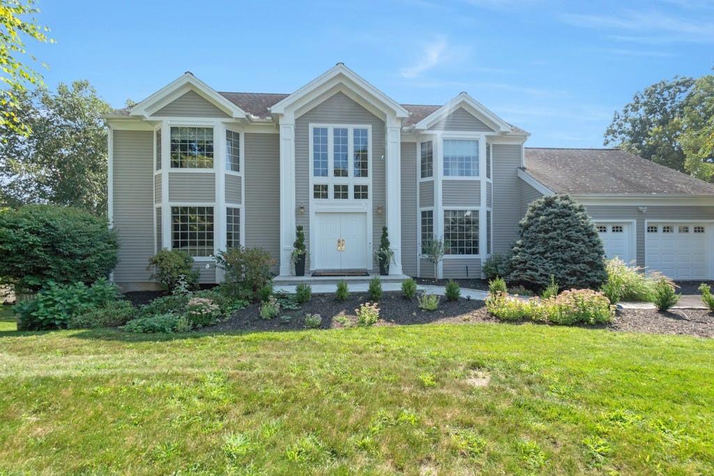 10 Stonington Heights, Briarcliff Manor, NY 10510