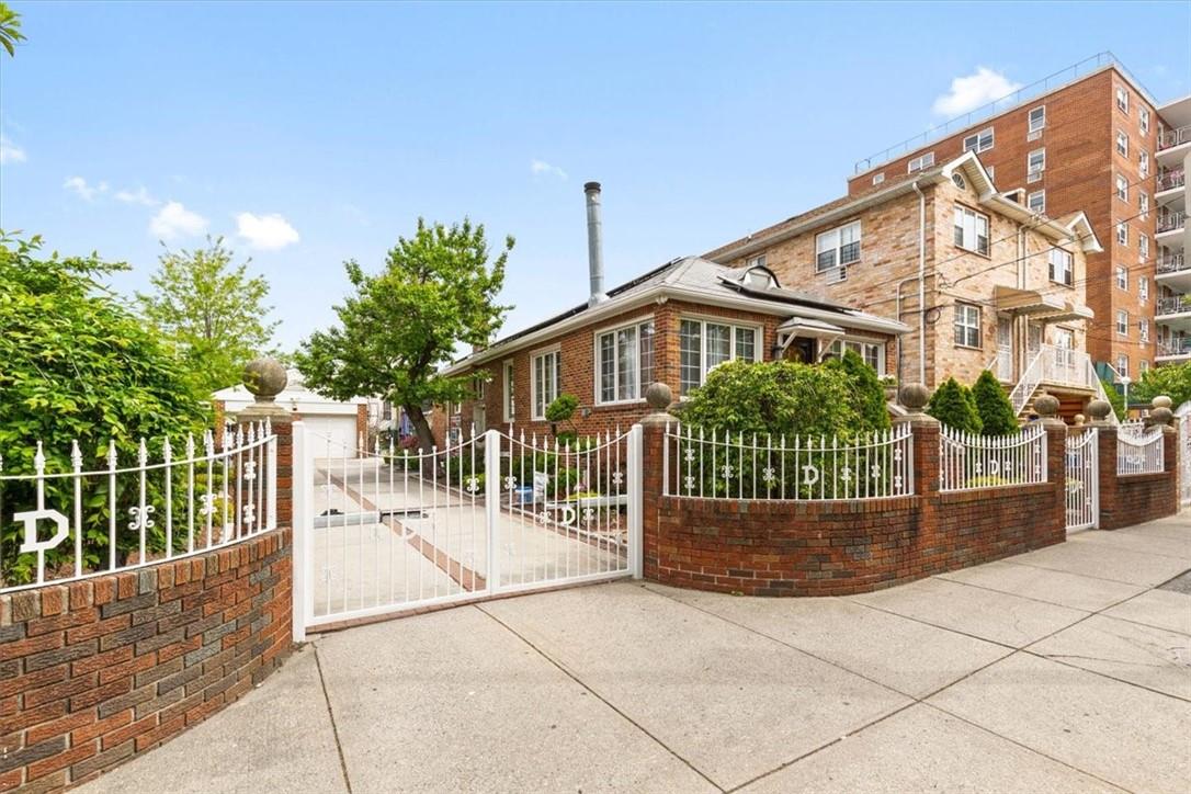 2015 Blackrock Avenue, Bronx, NY 10472