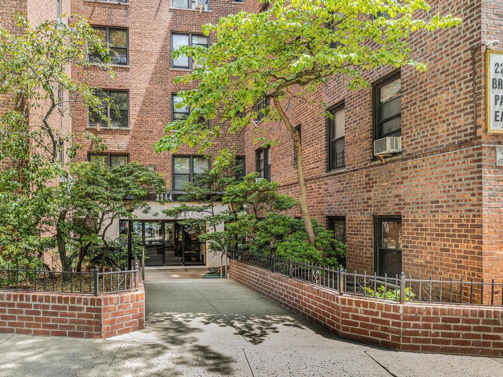 2244 Bronx Park E # 5J, Bronx, NY 10467