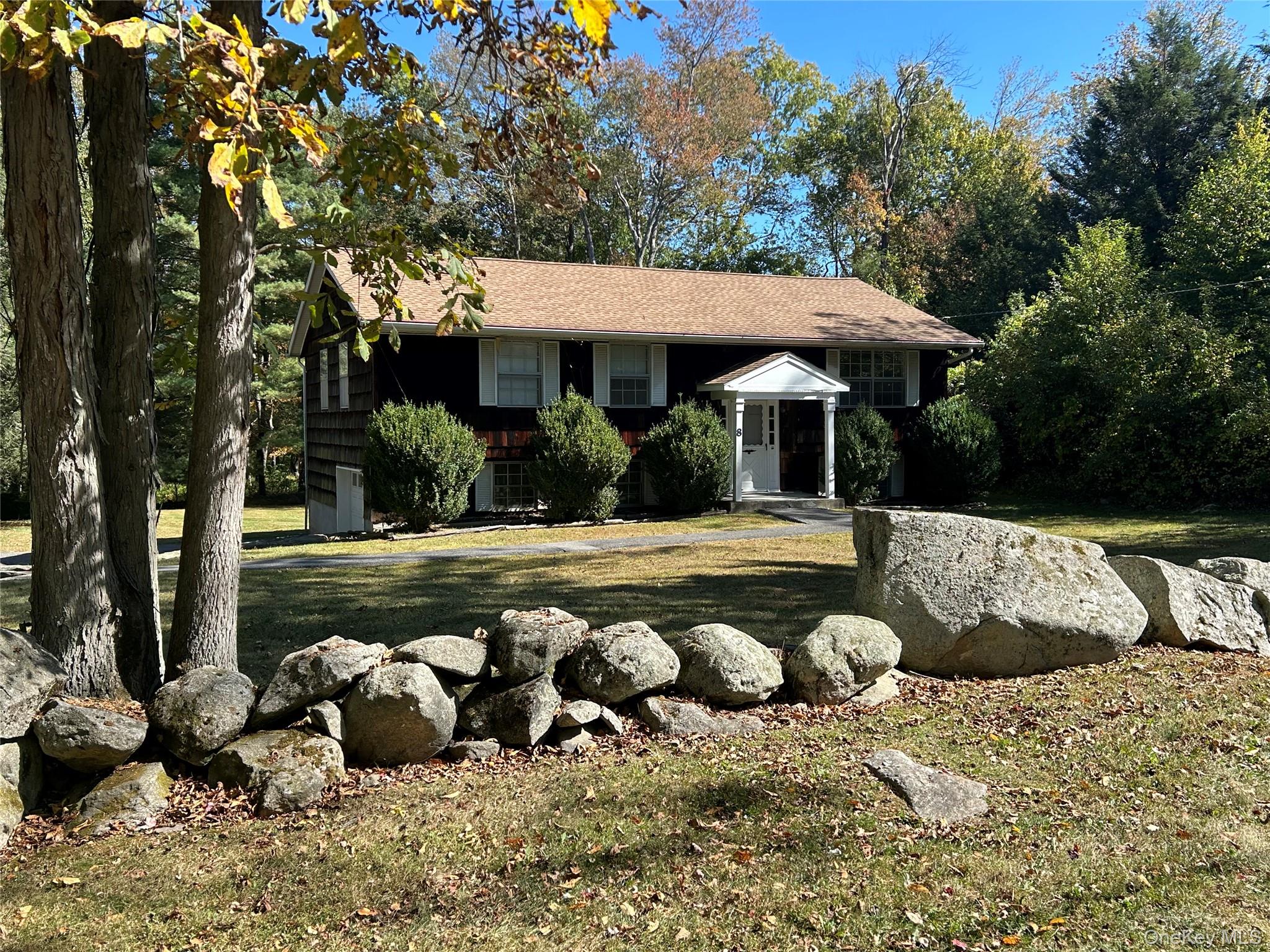 8 Center Road, Carmel, NY 10512