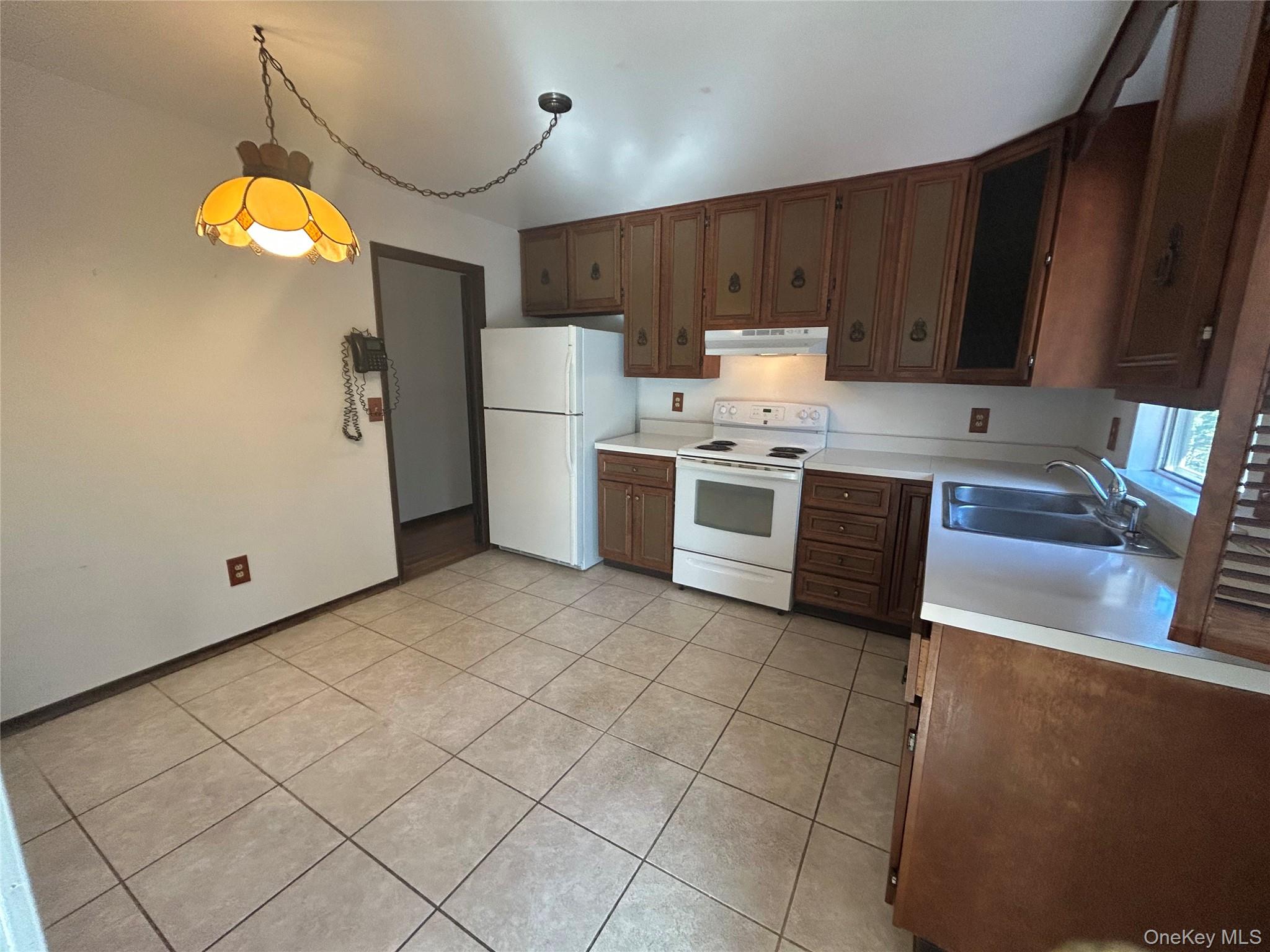 8 Center Road, Carmel, NY 10512