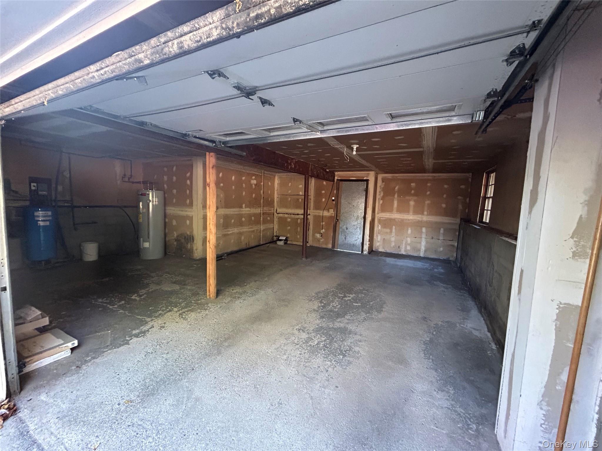 8 Center Road, Carmel, NY 10512