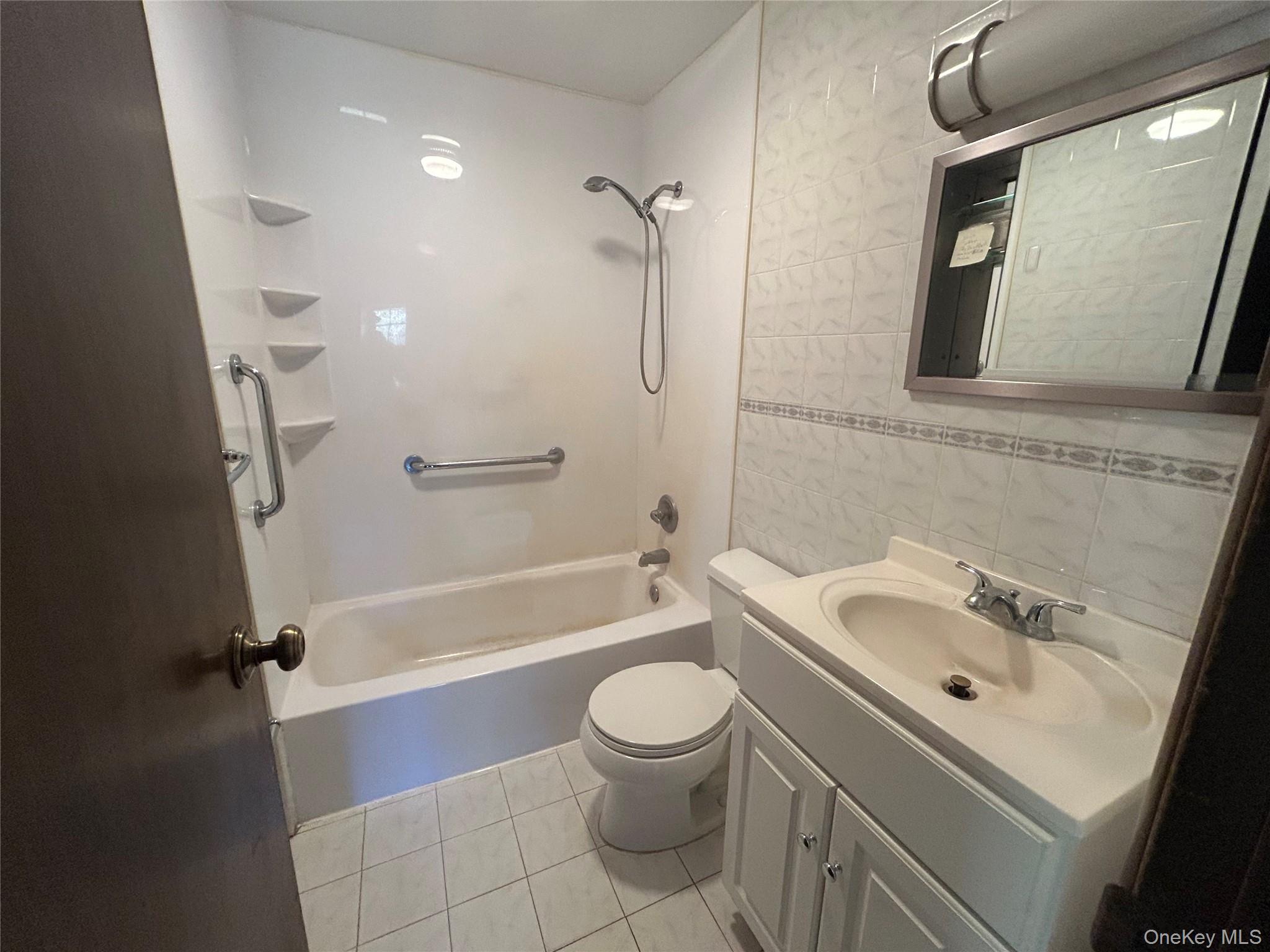 8 Center Road, Carmel, NY 10512