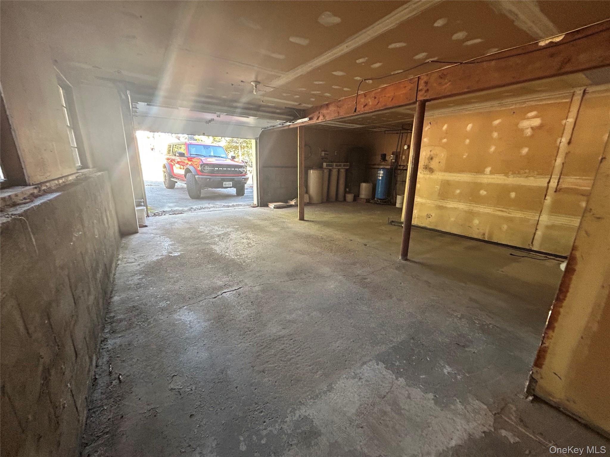 8 Center Road, Carmel, NY 10512