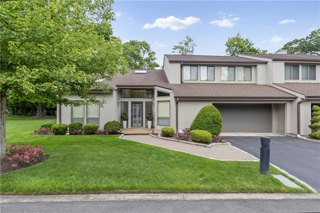 2 Southwood Court, Bay Shore, NY 11706