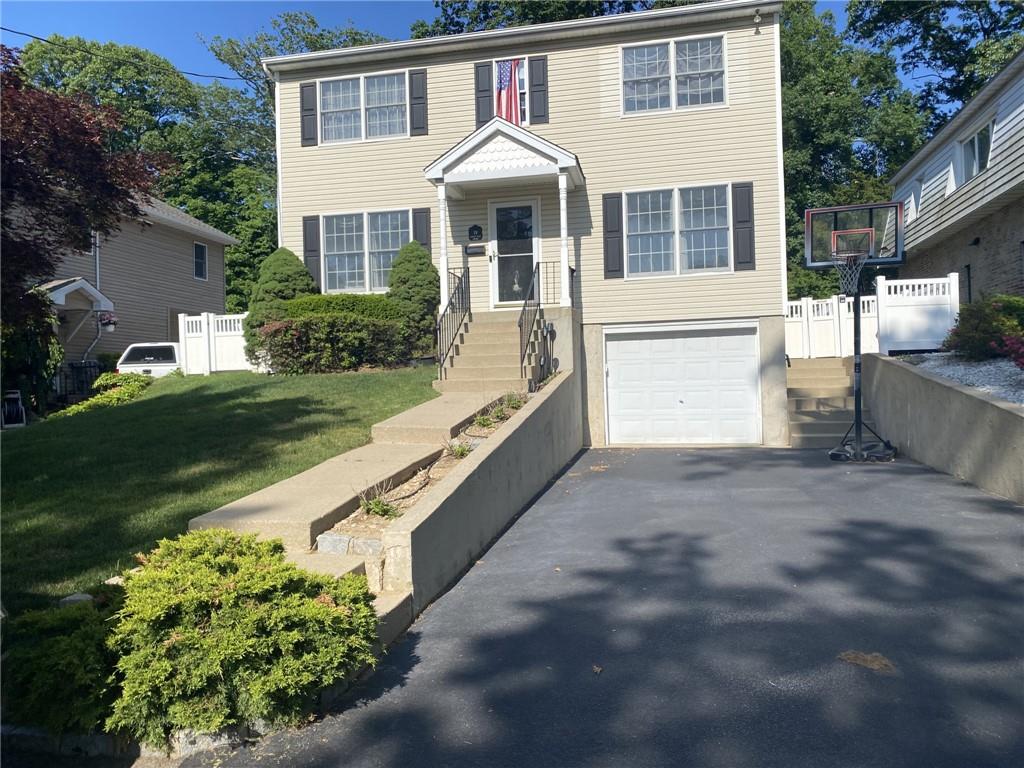 19 Robert Road, Bayville, NY 11709