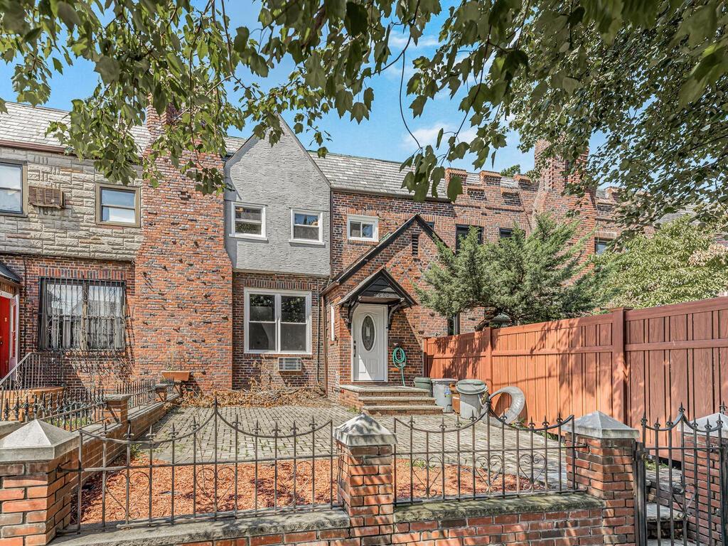 2513 Yates Avenue, Bronx, NY 10469