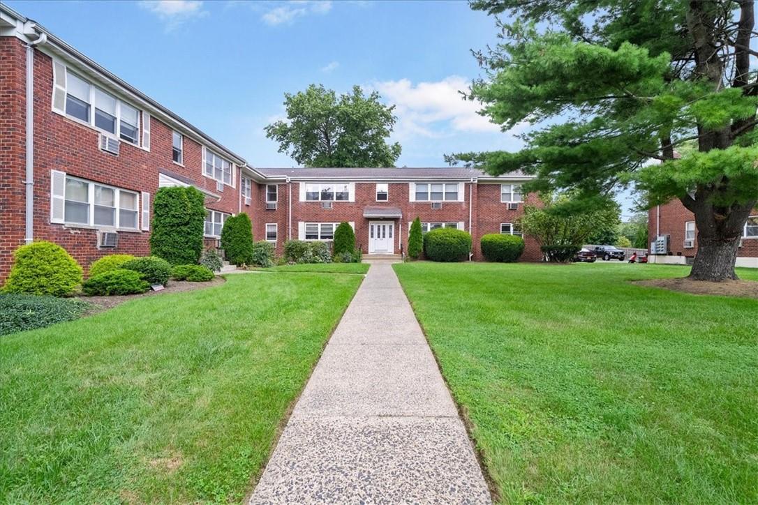 239 N Middletown Road # E, Pearl River, NY 10965