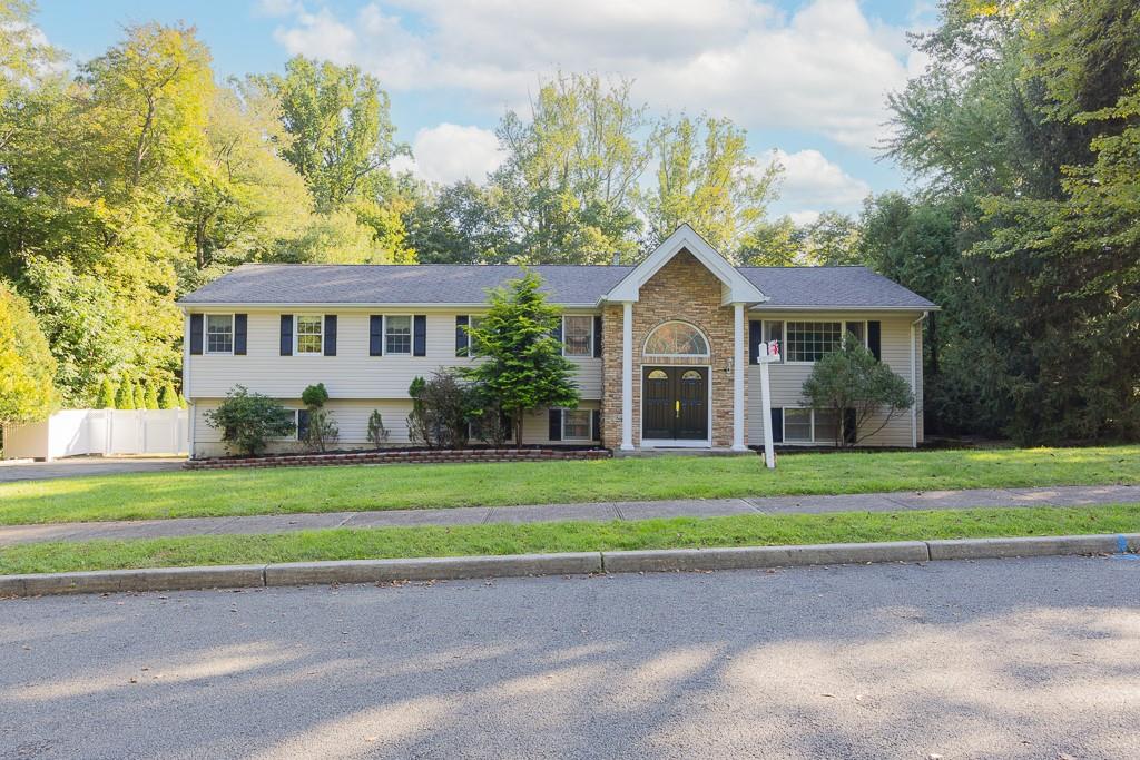 20 Linda Lane, Pearl River, NY 10965