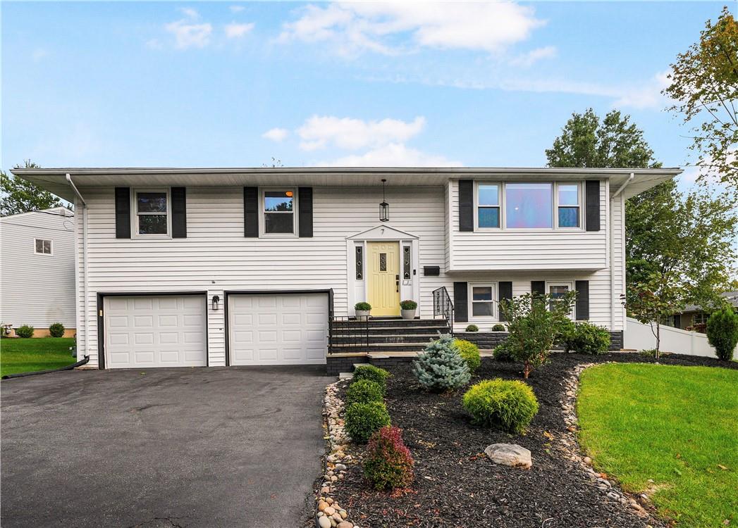 7 Fern Oval W, Orangeburg, NY 10962