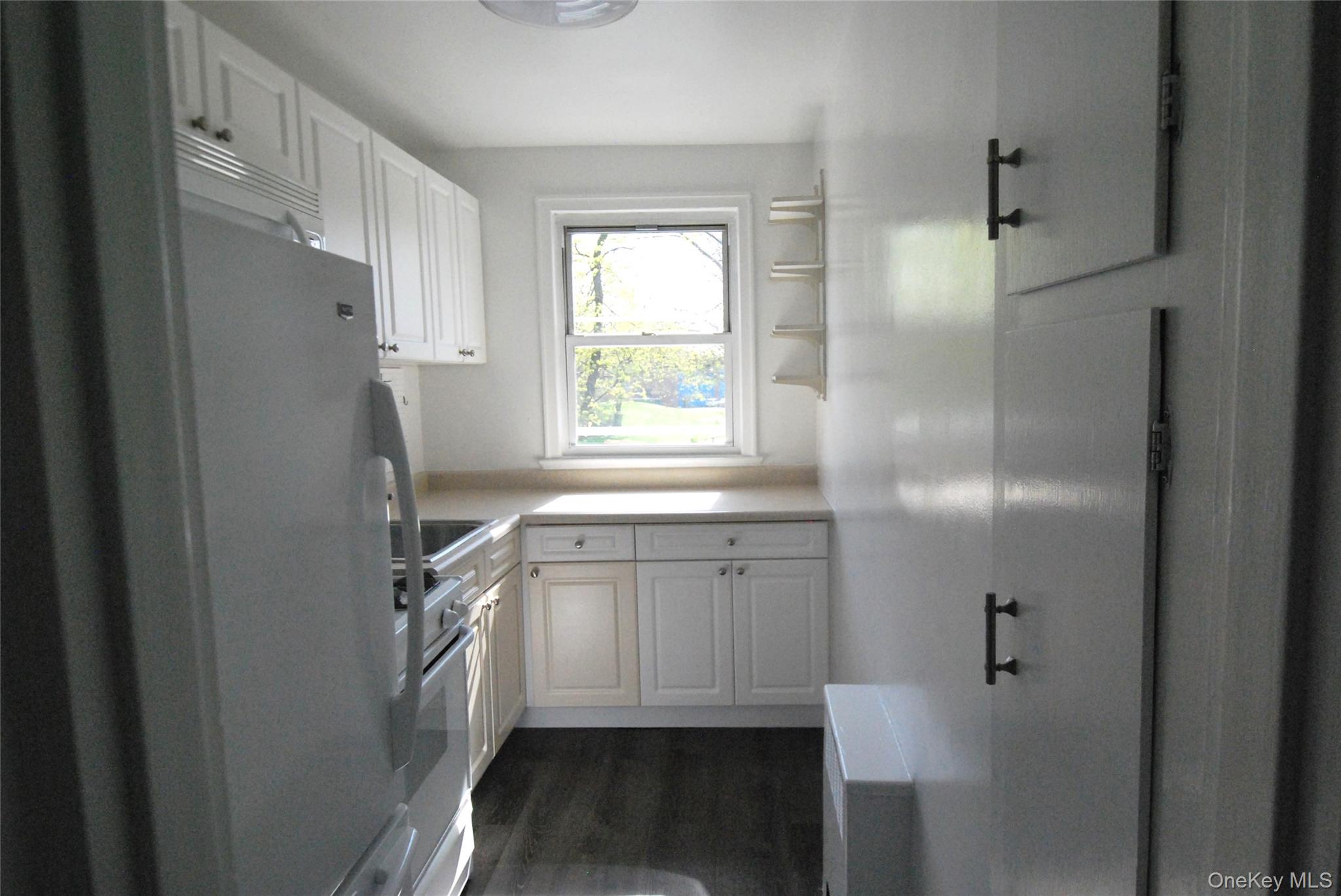 16 Wainwright # 2B, Yonkers, NY 10710