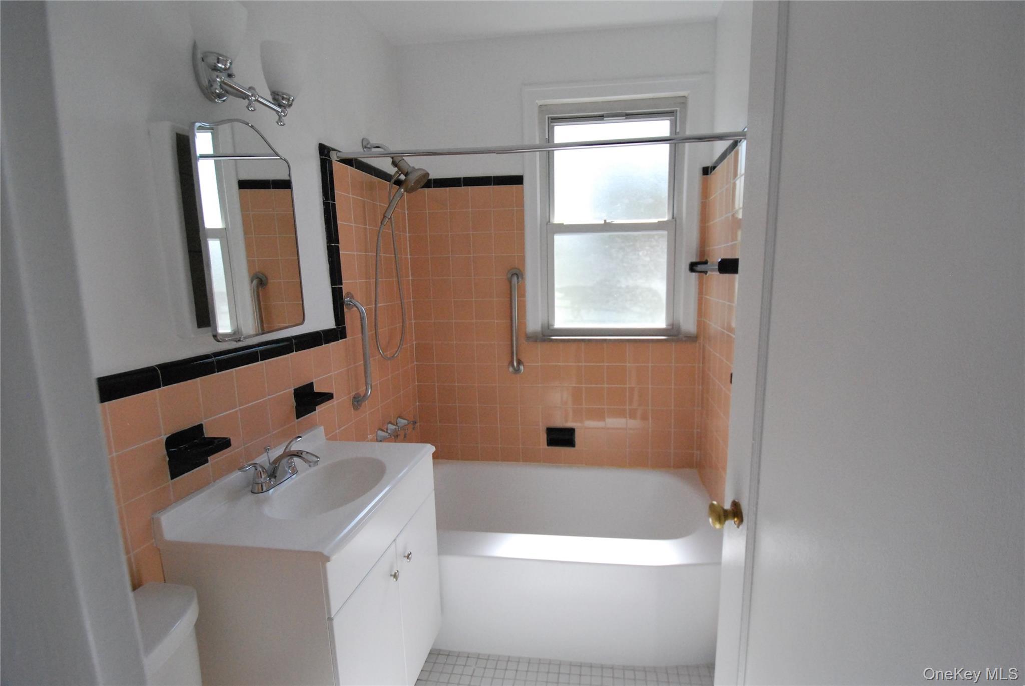 16 Wainwright # 2B, Yonkers, NY 10710