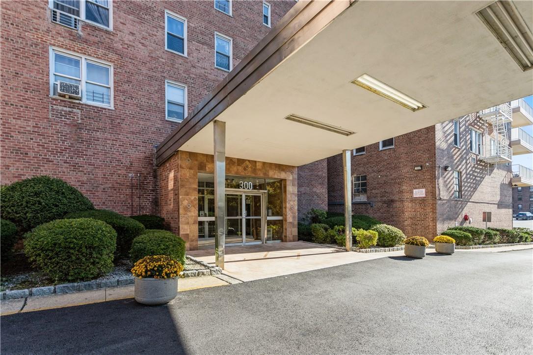 300 N Broadway # 4N, Yonkers, NY 10701
