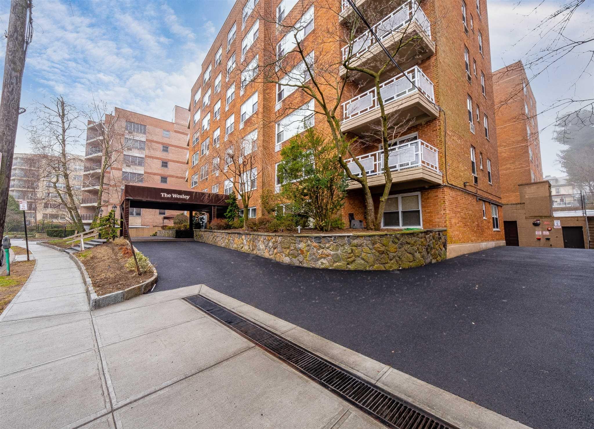 10 OLD MAMARONECK Road, White Plains, NY 10605