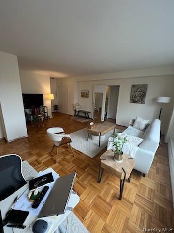 4 E Fordham Hill Oval # 9D, Bronx, NY 10468