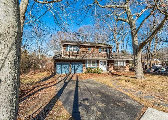 5 Somerset Court, East Setauket, NY 11733