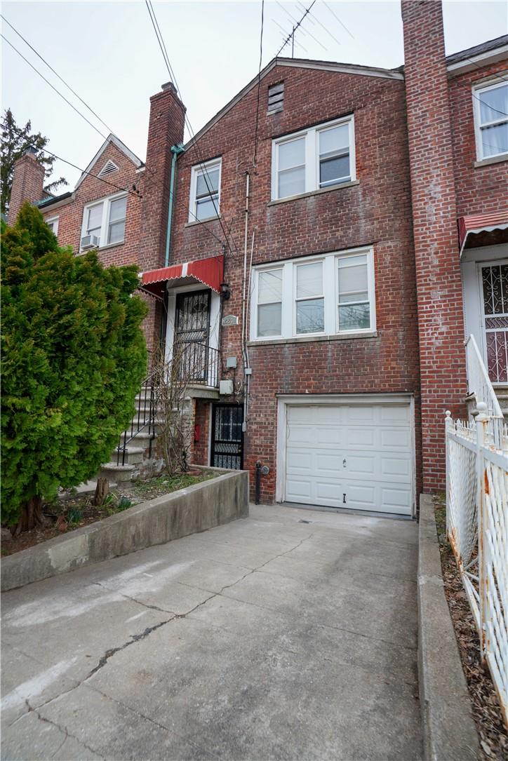 4557 Richardson Avenue, Bronx, NY 10470