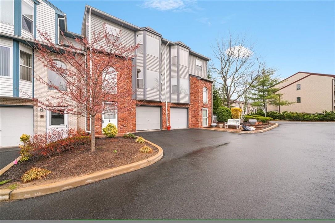 4 Nottingham Court, Nanuet, NY 10954