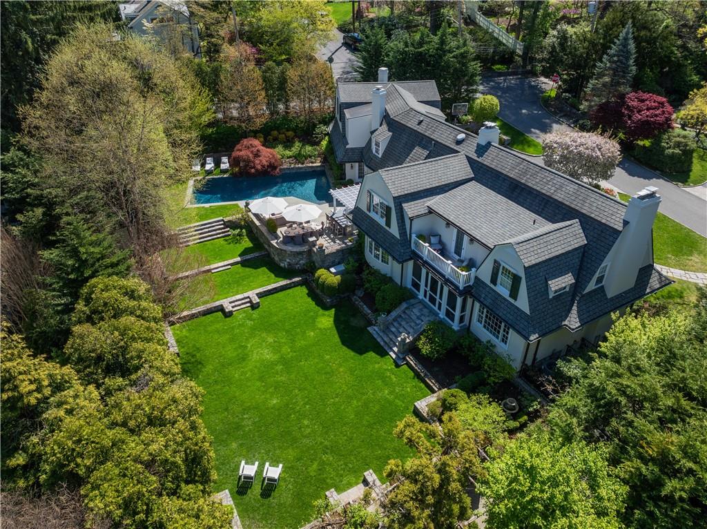 11 Beechwood Road, Bronxville, NY 10708