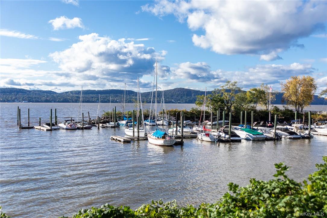 4 Lighthouse Landing # 208, Sleepy Hollow, NY 10591