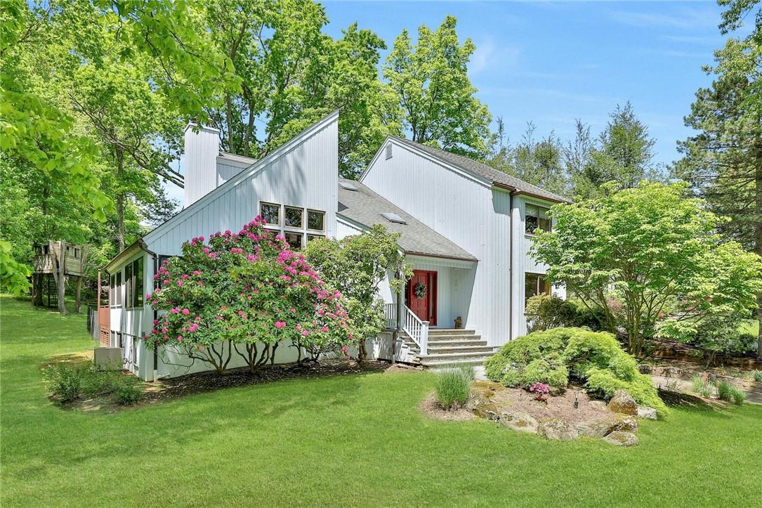 118 Deerfield Lane N, Pleasantville, NY 10570