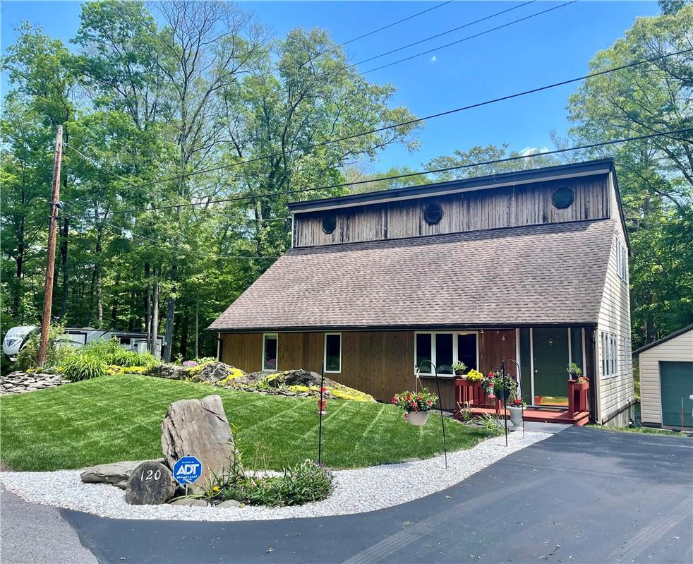 120 Horns Park N, Hyde Park, NY 12538