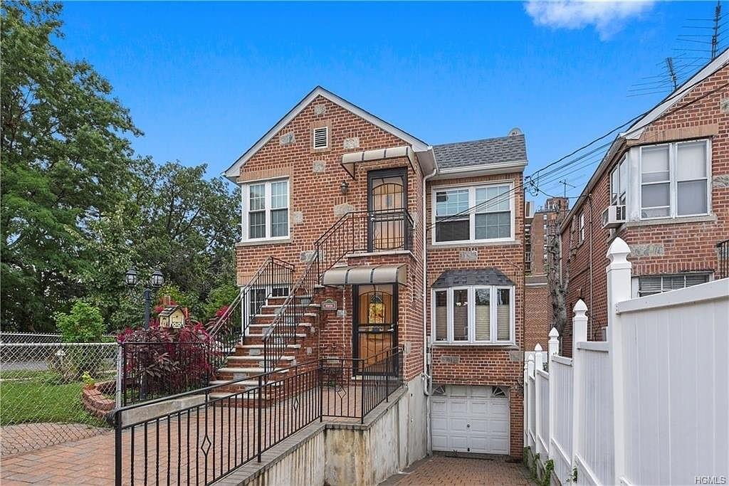 2805 St Theresa Avenue, Bronx, NY 10461