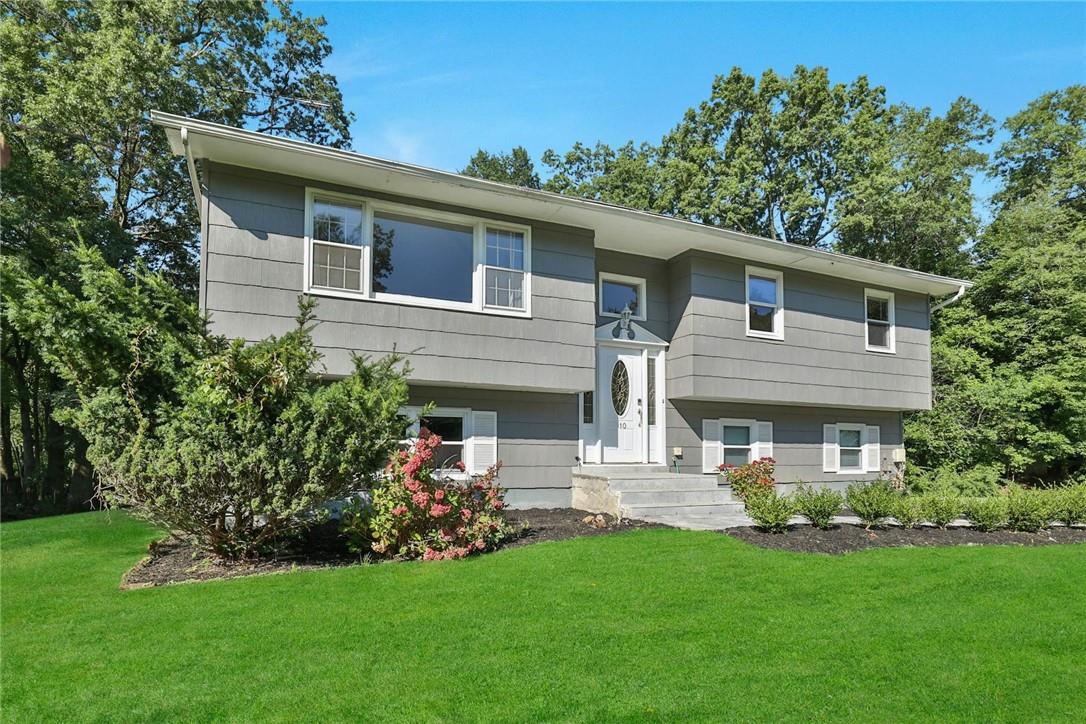 10 Emerald Court, New City, NY 10956