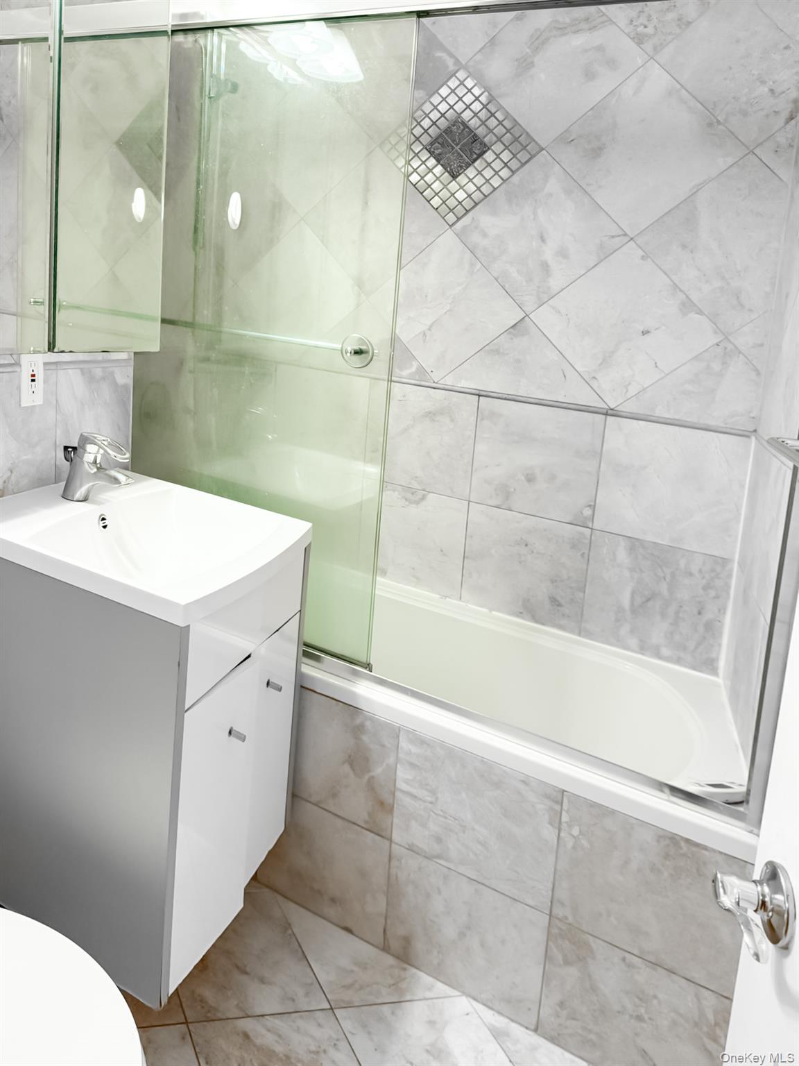 210 E 47th Street # 7D, New York (Manhattan), NY 10017