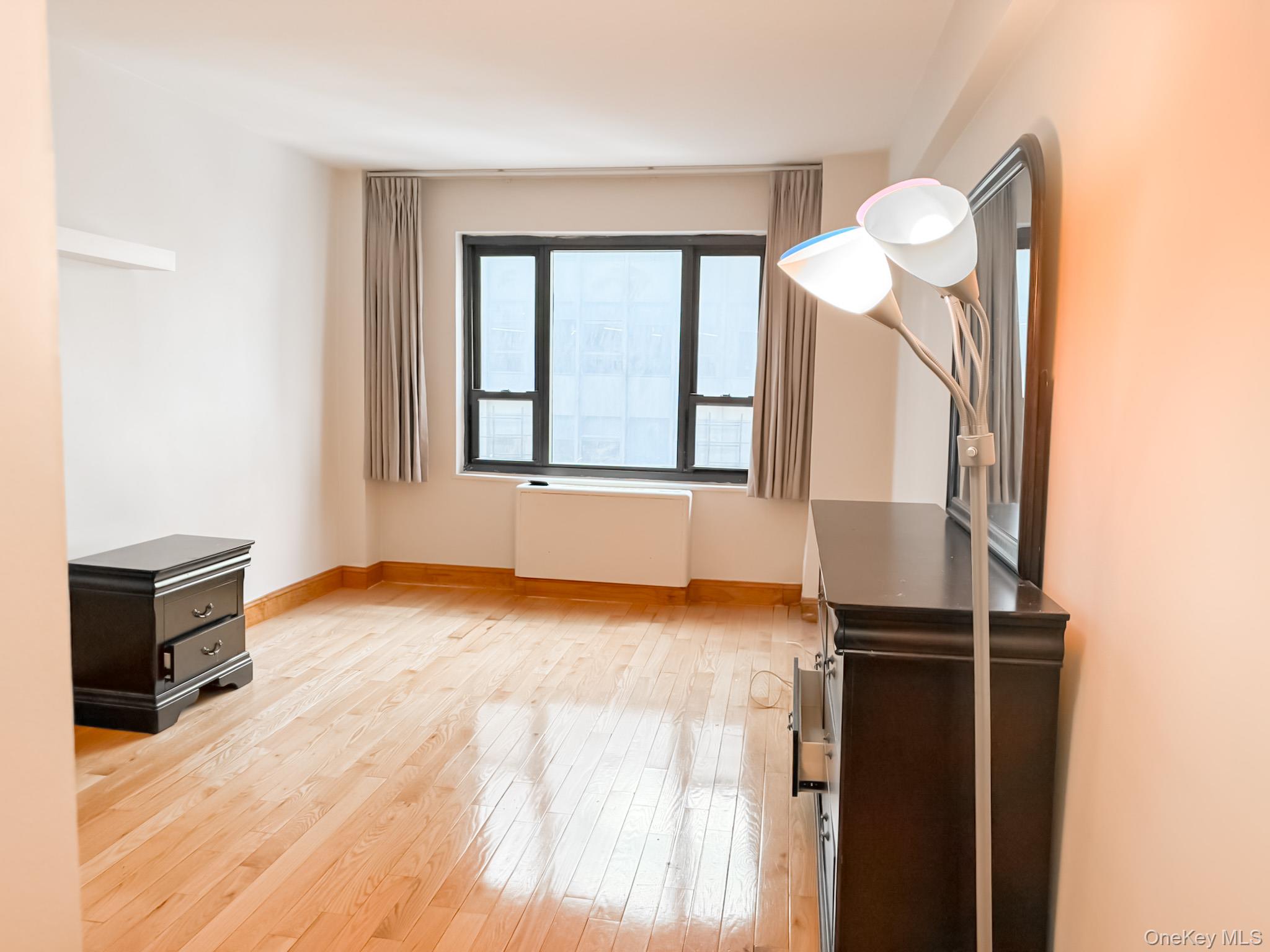 210 E 47th Street # 7D, New York (Manhattan), NY 10017