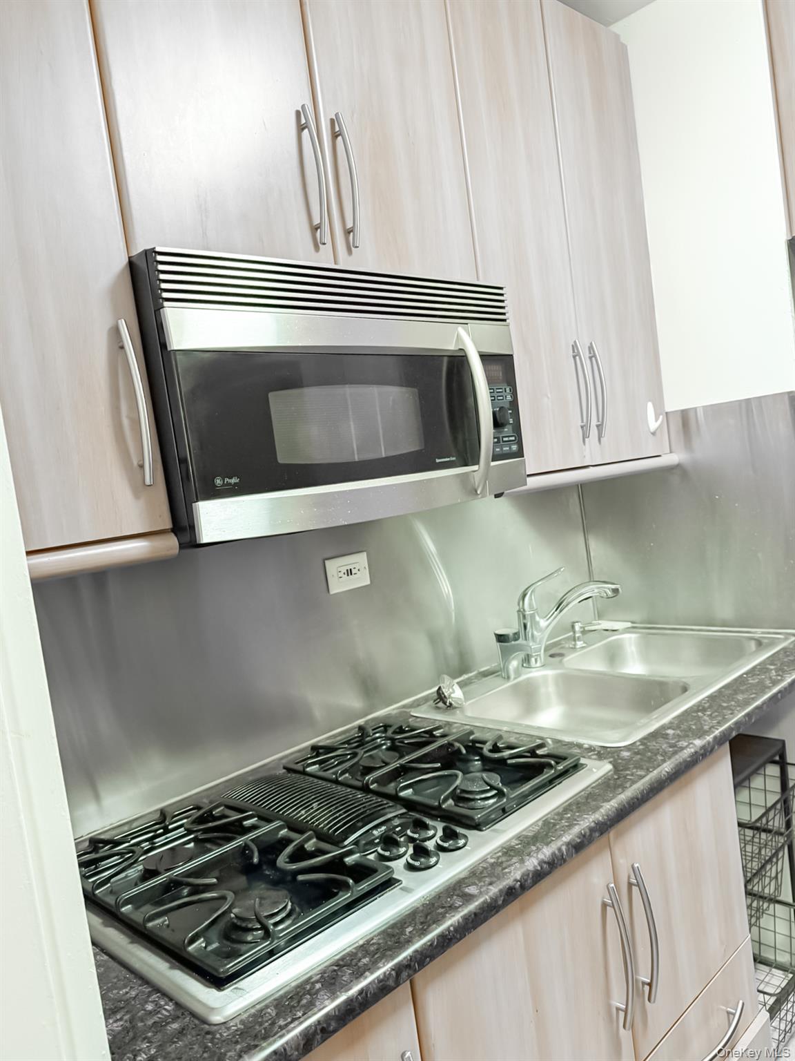 210 E 47th Street # 7D, New York (Manhattan), NY 10017