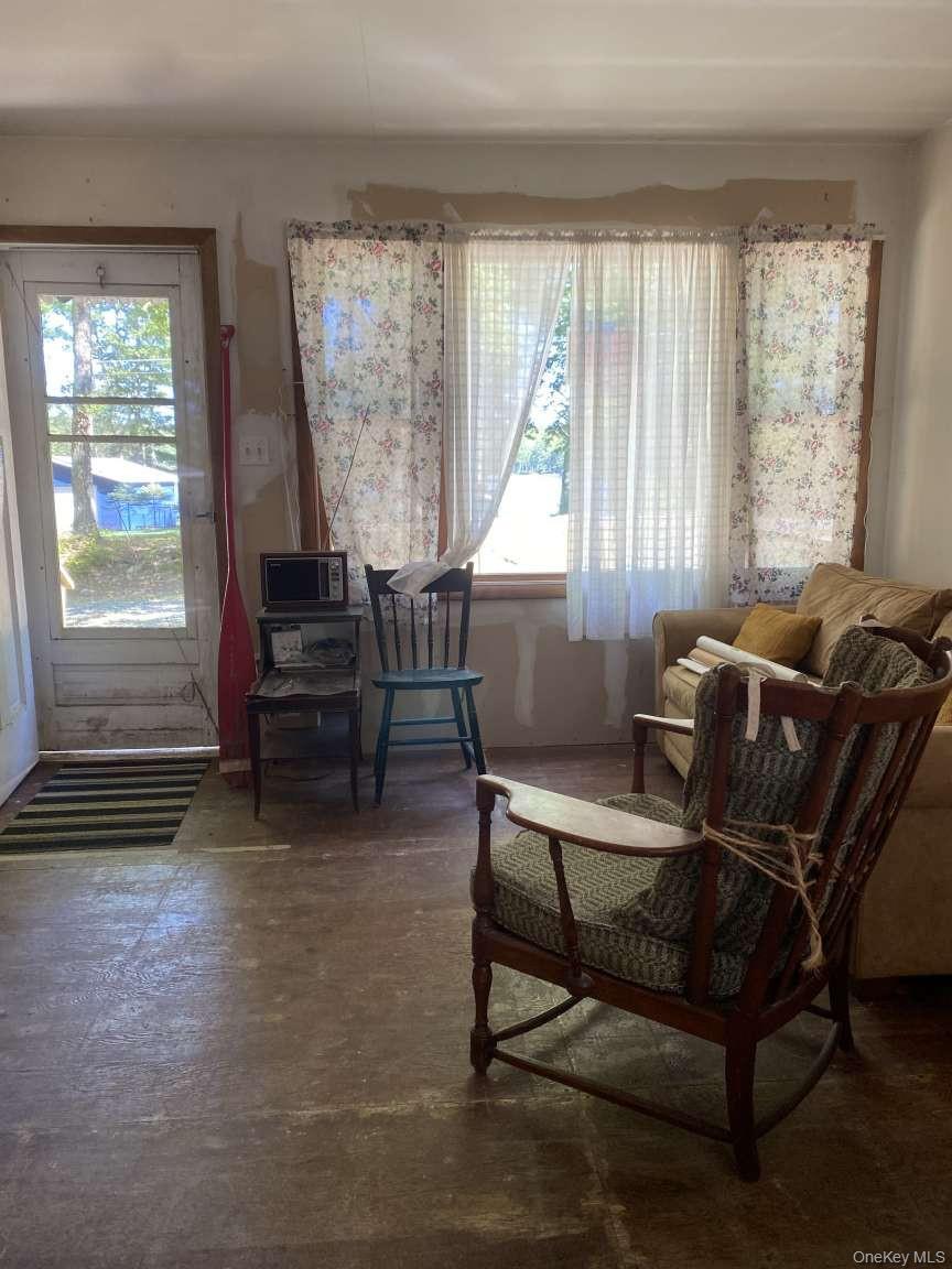 195 W Mohican Trail, Glen Spey, NY 12737