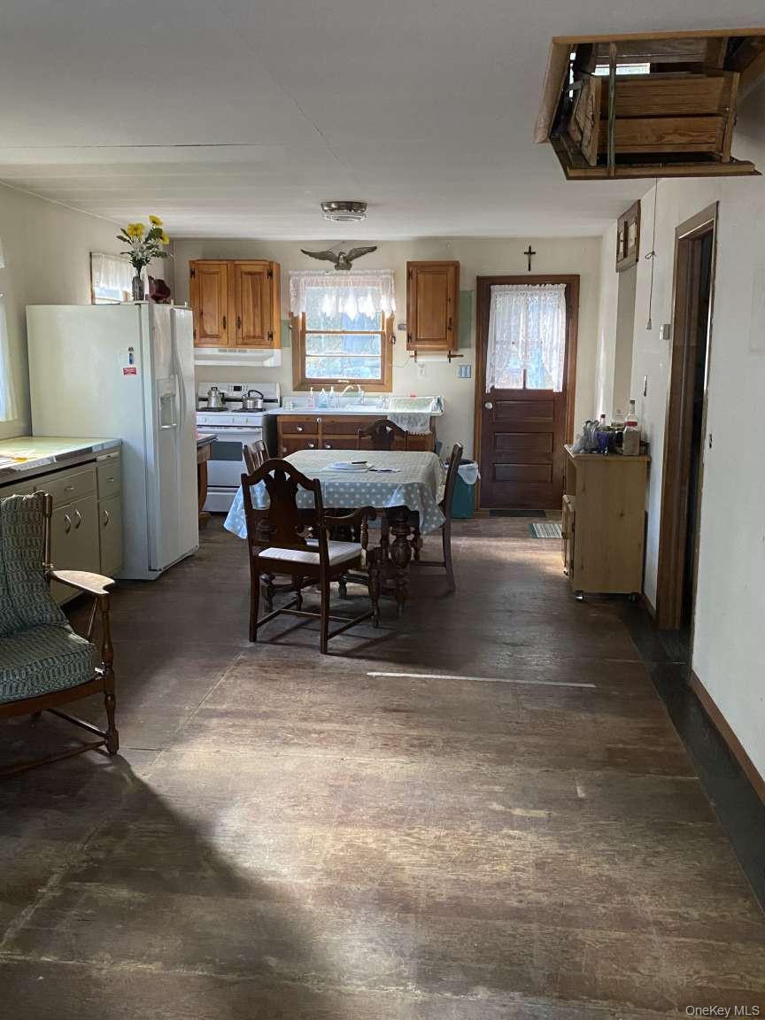 195 W Mohican Trail, Glen Spey, NY 12737